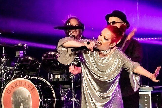 En agosto de 1995 la banda debutó con su álbum homónimo y apareció en el puesto #193 en el Billboard 200