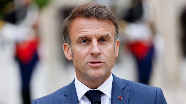 La Unión Europea reprende a Francia por un endeudamiento excesivo en plena campaña electoral