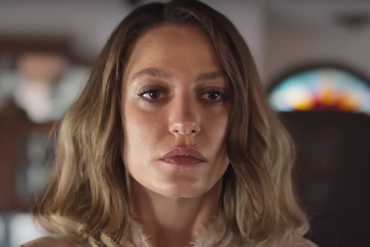 La abogada Leyla Taylan (Serenay Sarikaya) quedó devastada por la traición de su novio en la comedia romántica turca "Gracias, ¿el siguiente?" (Foto: Netflix)
