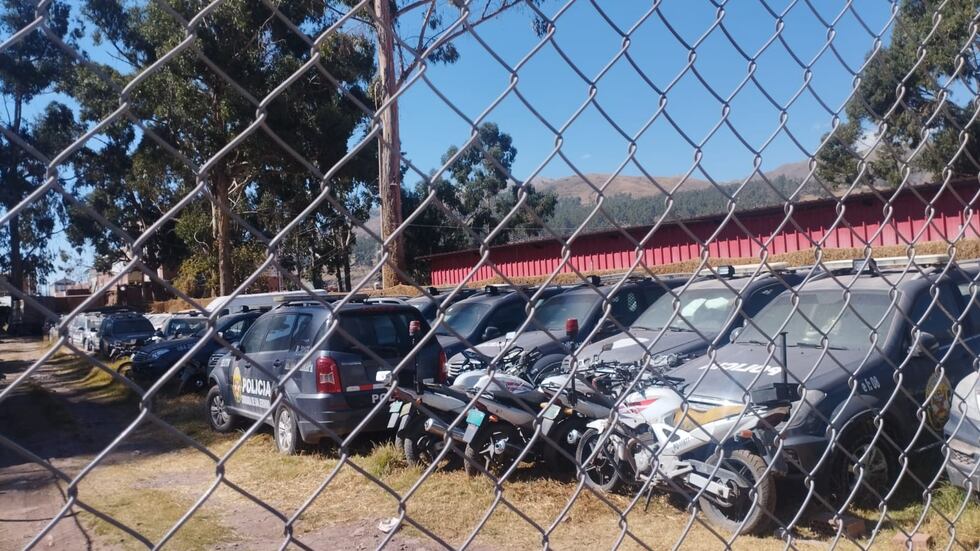 En diversas zonas del país se puede ver patrulleros abandonados.