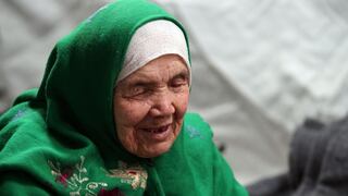 Afgana de 105 años llega entre grupo de refugiados a Croacia