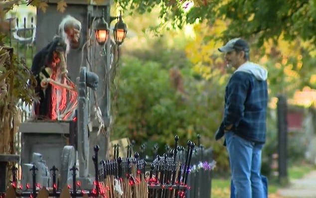 Muhcos padre estadounidenses e inmigrantes desean celebrar Halloween en compañía de sus hijos sin algún inconveniente. (Crédito: Imagen creada por El Comercio MAG usando la IA de "Gemini")