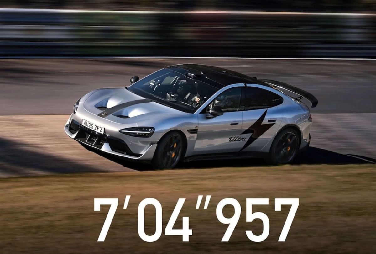 El Xiaomi SU7 Ultra Track Package consiguió su mejor vuelta en 7:04.957, por lo que lidera la categoría de vehículos eléctricos ejecutivos. (Foto: Xiaomi)
