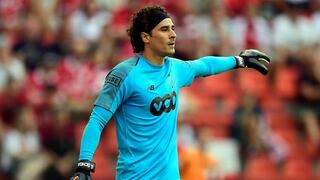 Instagram: Guillermo Ochoa sorprendió con cambio de look en las prácticas del Standard Lieja