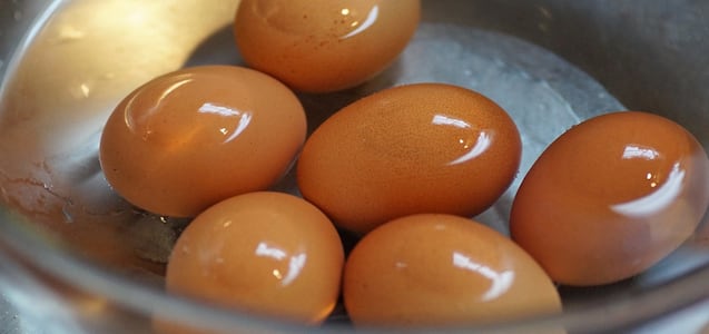 El motivo por el que debes añadir vinagre al preparar huevos duros