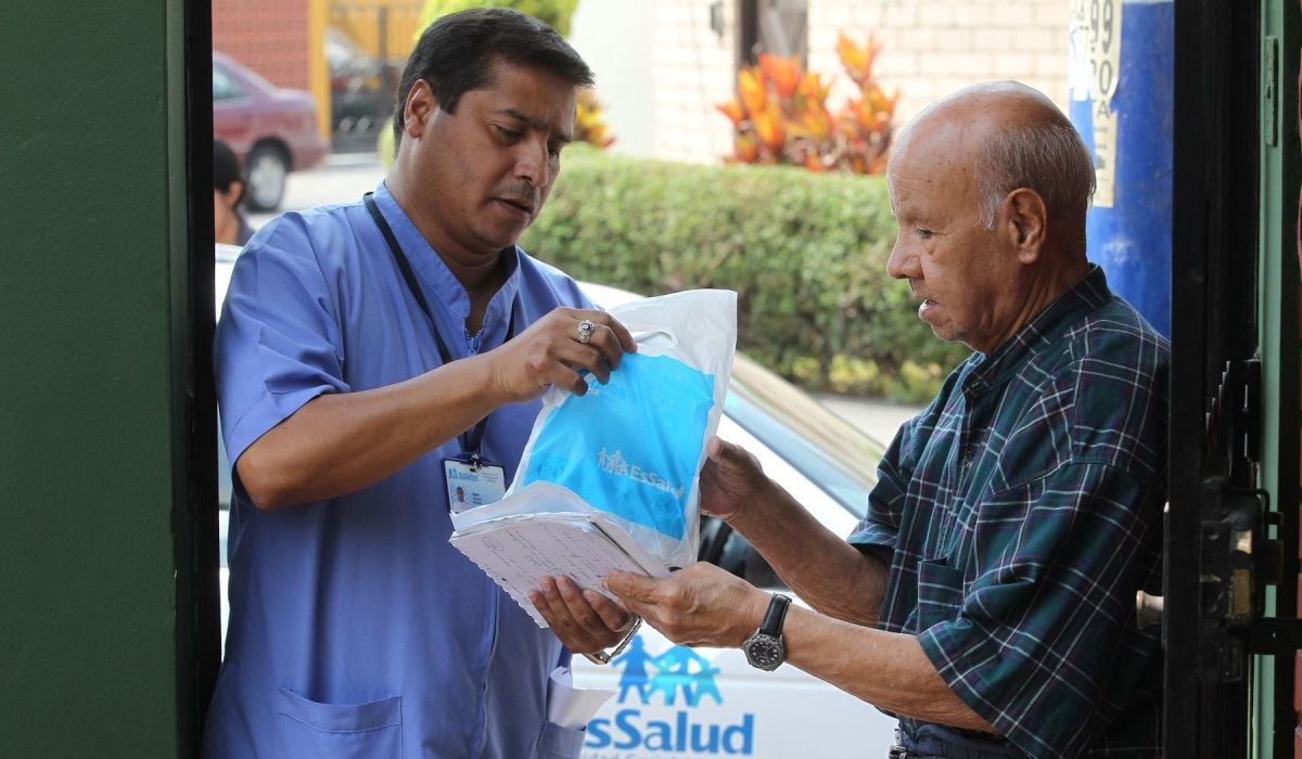 Los asegurados que quieren recibir los servicios de Padomi pueden inscribirse en página web de Essalud o acudir a la sede ubicada en la avenida Arenales. Foto: difusión