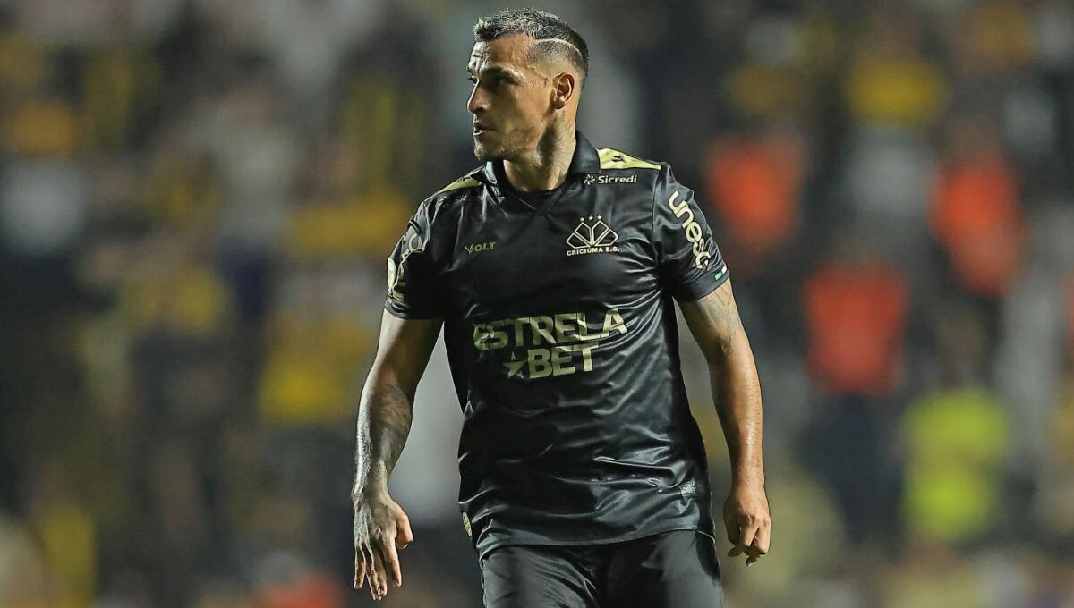 Miguel Trauco suena fuerte en Matute. (Foto: Getty Images)