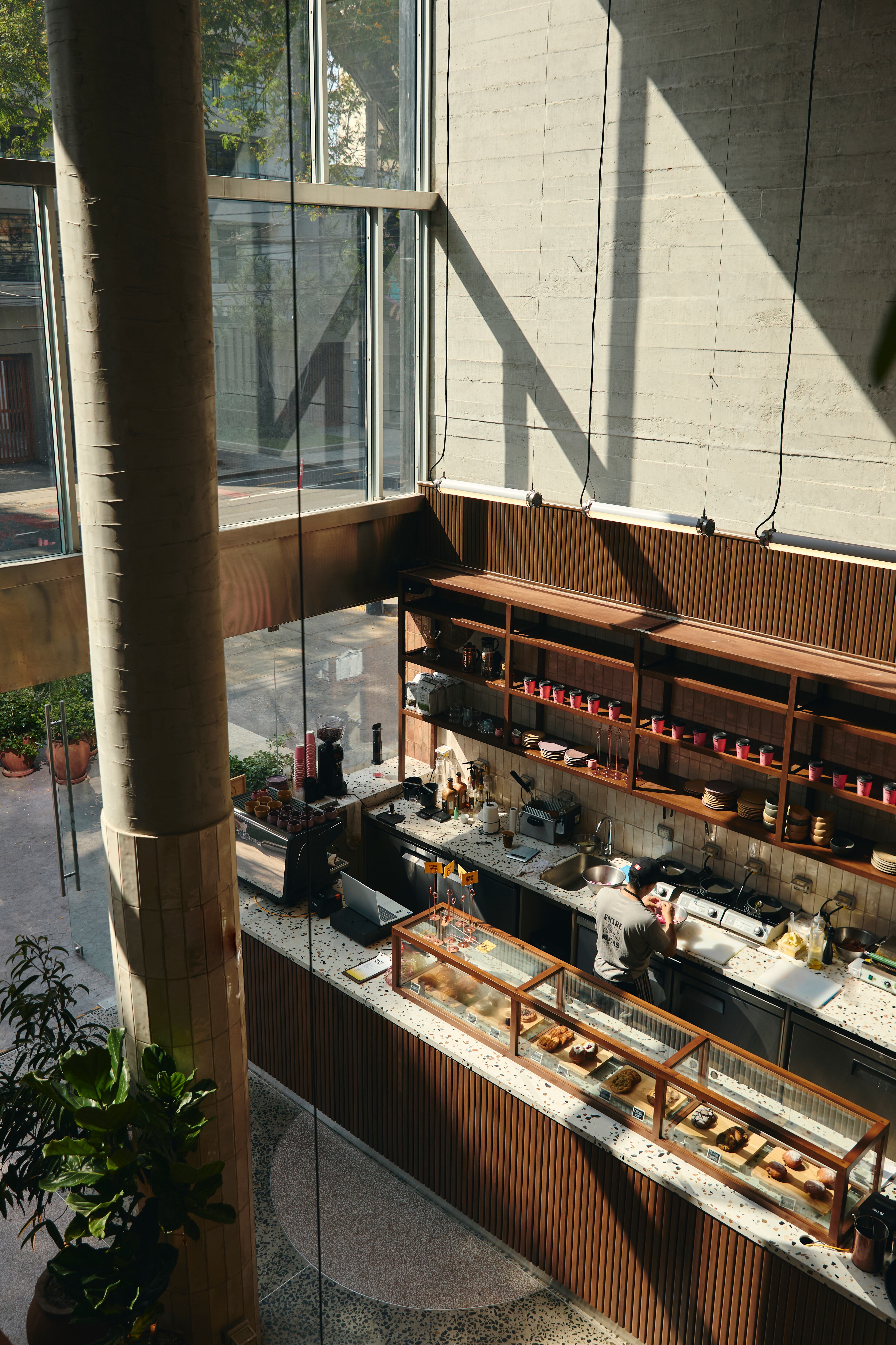 El equipo de Entremigas: talento joven, ingredientes de calidad y un ambiente cálido con opciones para todo el día. abren desde las 9 a.m. hasta las 5 p.m.