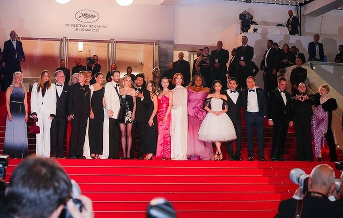 El elenco y parte de la producción en el Festival de Cannes (Foto: HBO)