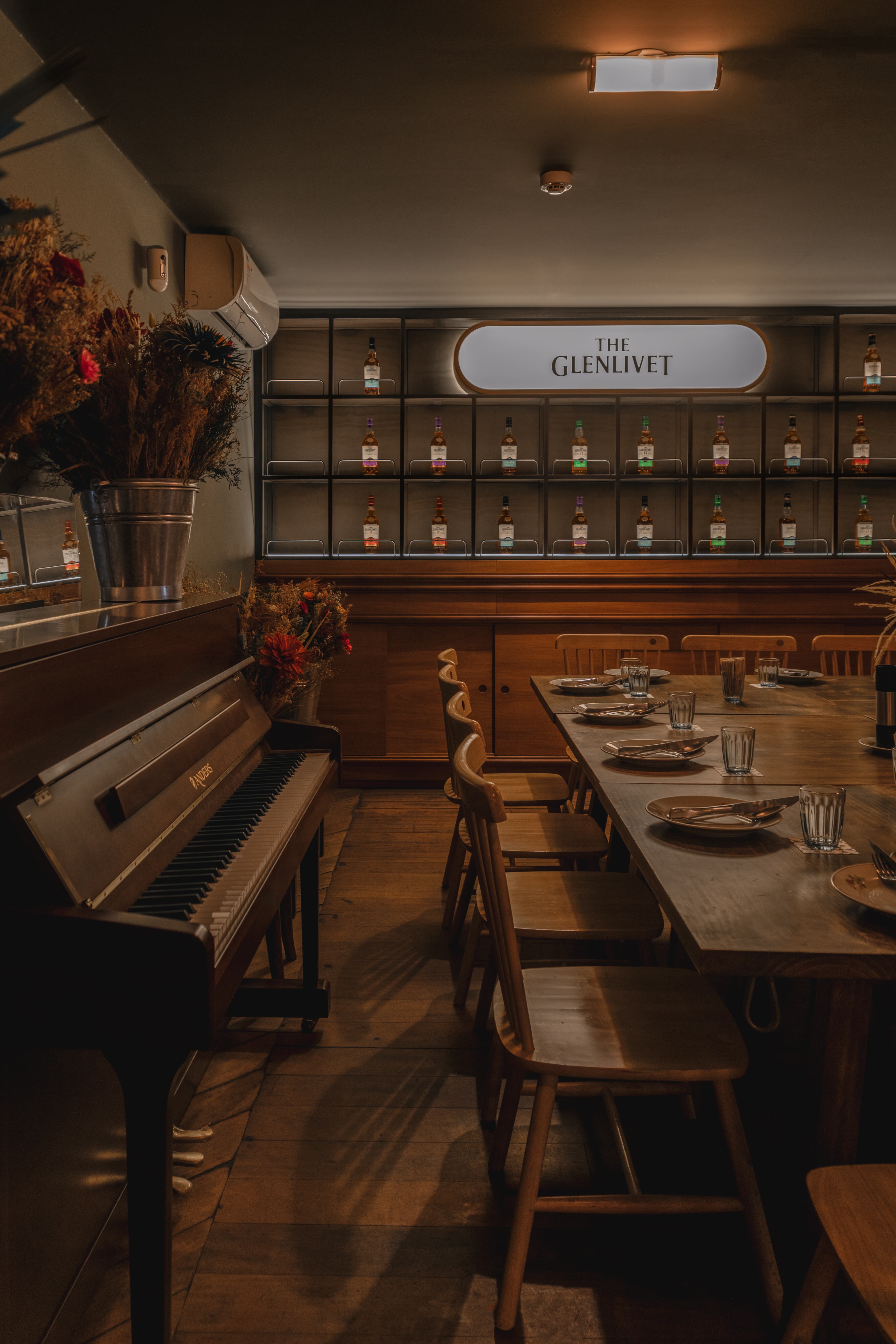 El local de Isolina de El Polo ofrece dos espacios privados en el primer y segundo piso para reservar según la cantidad de personas.