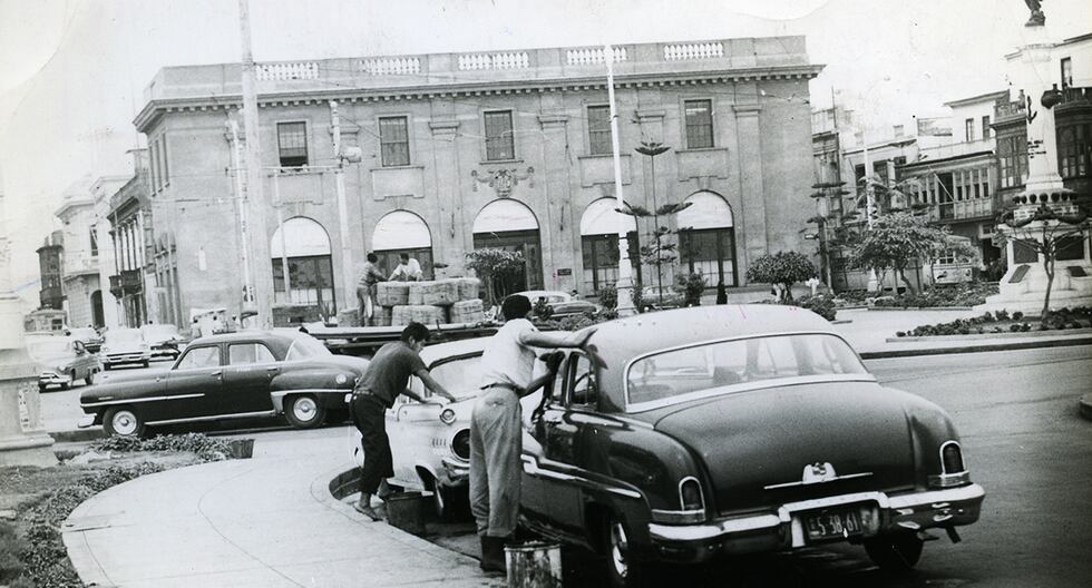 Una foto tomada el 20 de octubre de 1963 en la plaza Grau del Callao, un año y medio antes de los sucesos sangrientos del jirón Vigil. (Foto: GEC Archivo Histórico)