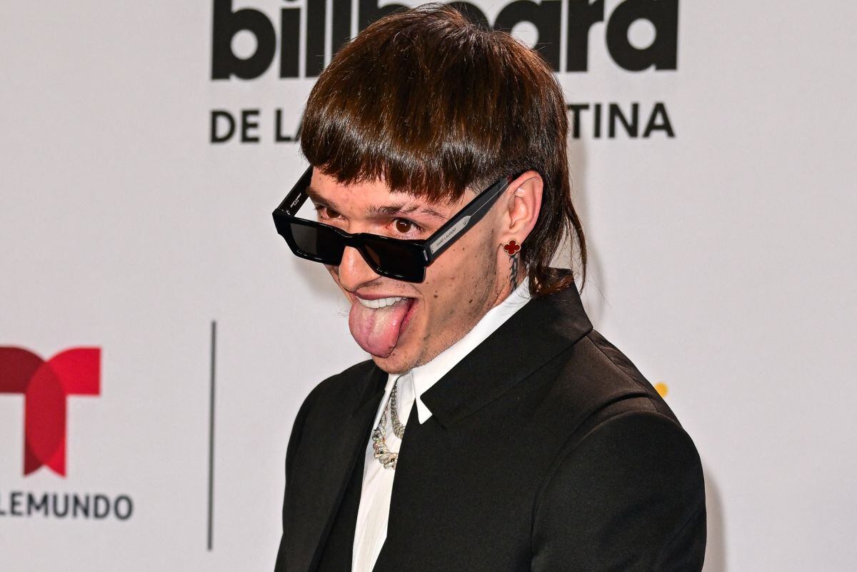 Peso Pluma cuenta con una gran cantidad de agentes que cuidan cada uno de sus pasos (Foto: Giorgio Viera / AFP)