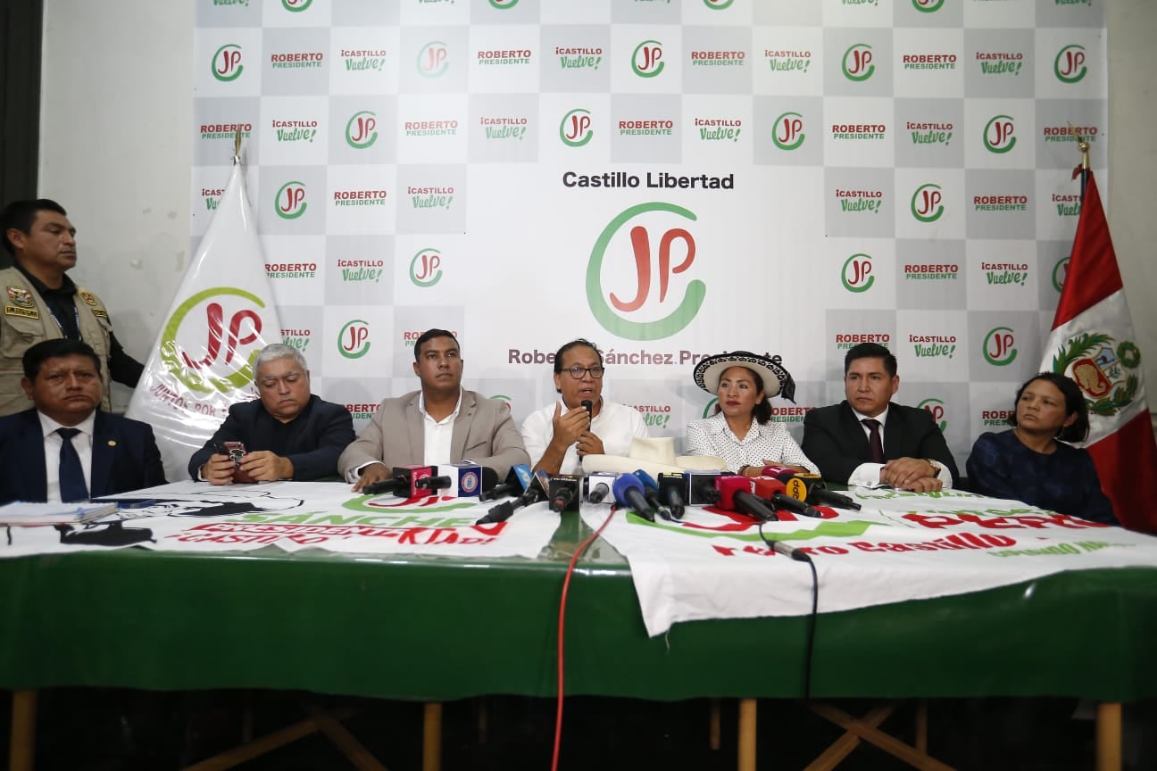 Roberto Sánchez y su equipo técnico aseguran que su pedido de recuento de votos se da en el marco de la ley electoral. (Foto: César Campos / @photo.gec)