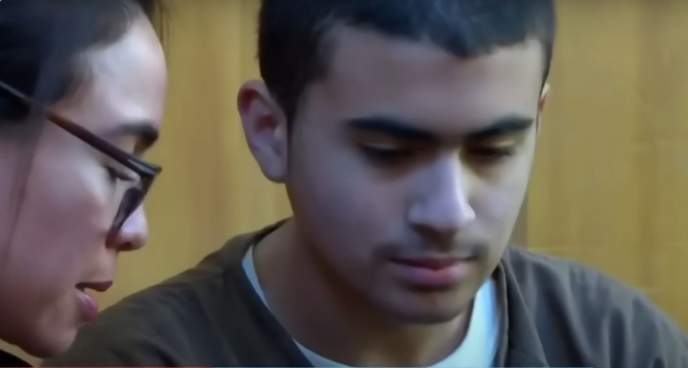 Derek Rosa esperará el juicio en un reclusorio para adultos (Foto: Telemundo)