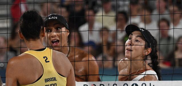 Jugadoras de vóley playa se encaran y el DJ de París 2024 apacigua los ánimos con original intervención