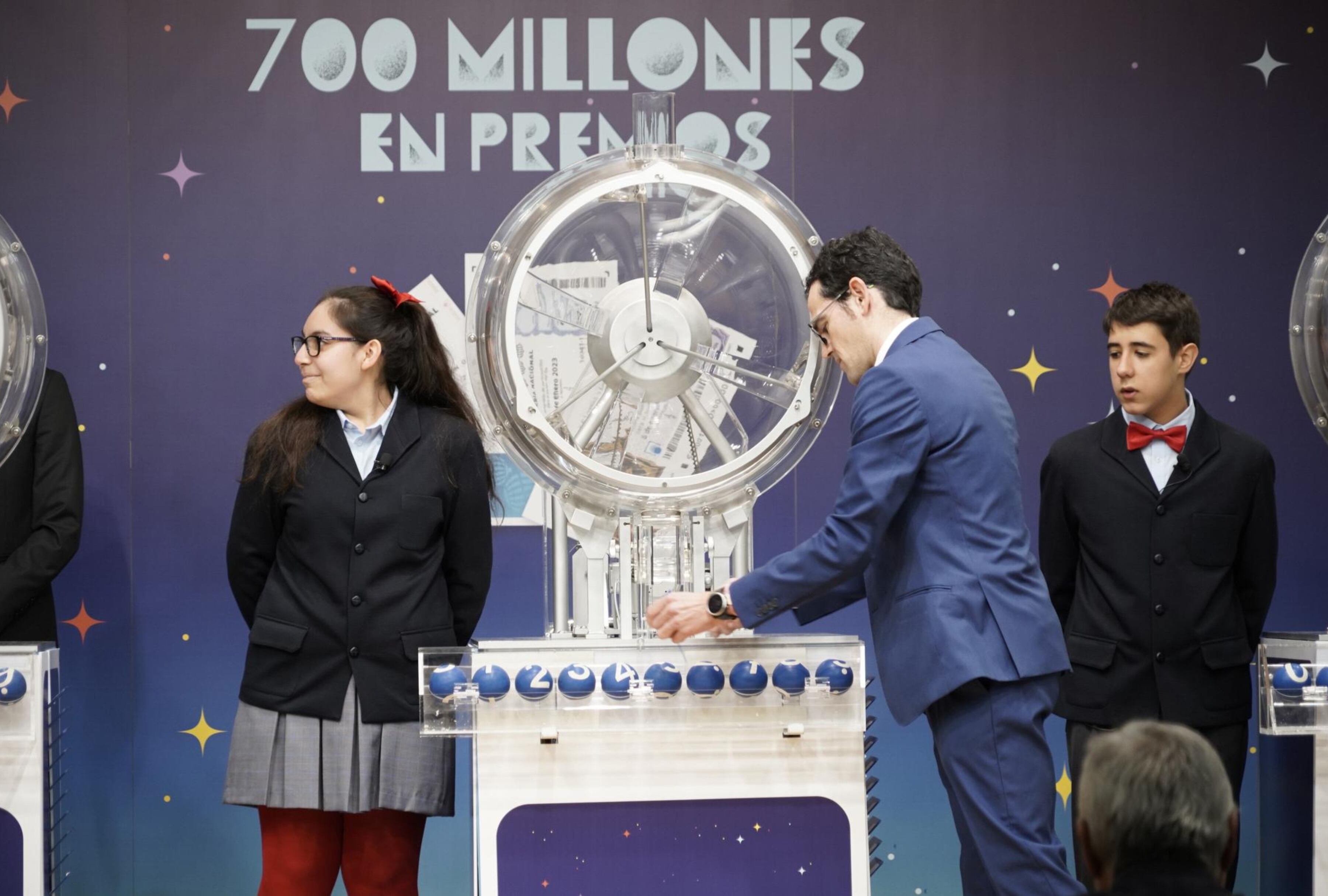 Consulta si tu número fue uno de los premiados en el sorteo de la Lotería del Niño 2025. (Foto: EP)