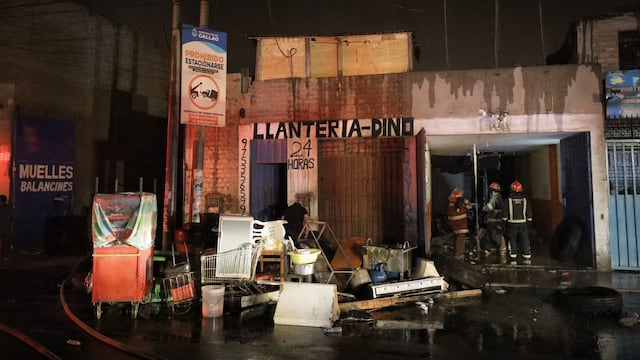Callao: Bomberos controlaron incendio en almacén de llantas | FOTOS