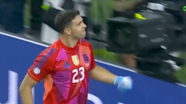 Se vistió de héroe: ‘Dibu’ Martínez atajó dos penales en la tanda ante Ecuador y clasifica a Argentina a semifinales | VIDEO