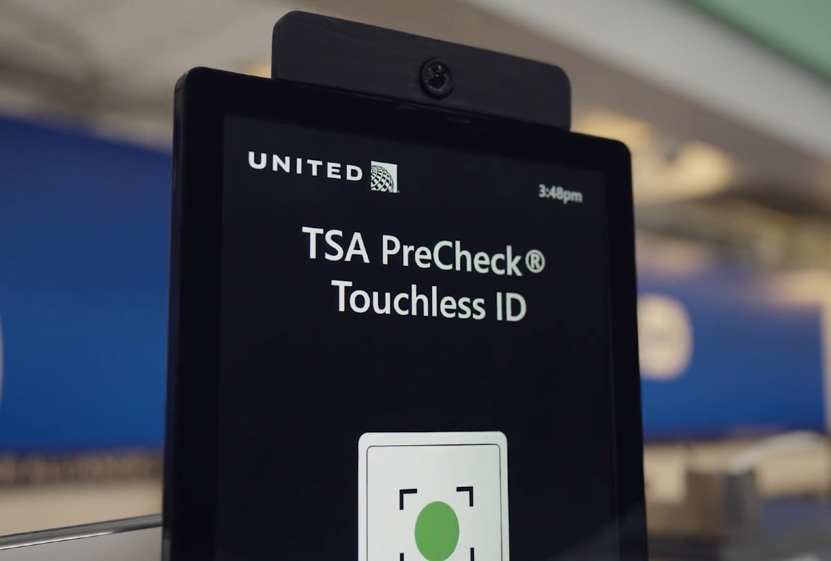 Con TSA PreCheck Touchless ID, los viajeros registrados disfrutan de filas más rápidas y una experiencia más cómoda en aeropuertos. | Crédito: YouTube / The Ritz Herald