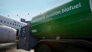 United Airlines se convierte en la primera aerolínea estadounidense en invertir en una refinería de biocombustible