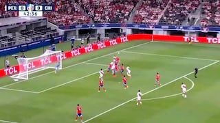 Miguel Araujo cerca de anotar el 1-0 de Perú ante Chile con este cabezazo | VIDEO