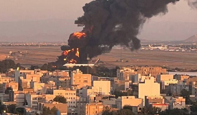 Fuentes iraníes informaron que las FDI comenzaron a atacar en la ciudad de Mashhad , Irán. (Foto: Captura de video)