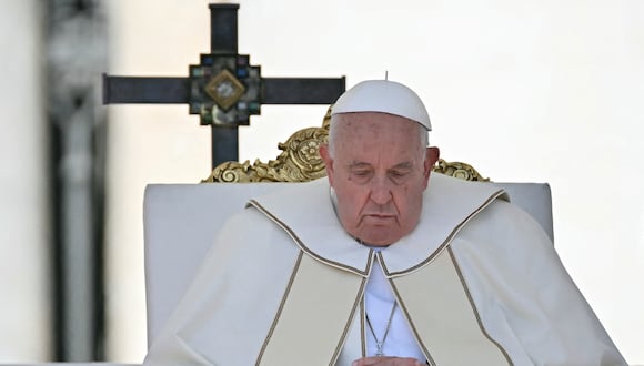 El papa Francisco durante una misa en el Día Mundial del Niño en la Basílica de San Pedro en el Vaticano el 26 de mayo}. (Foto: AFP).