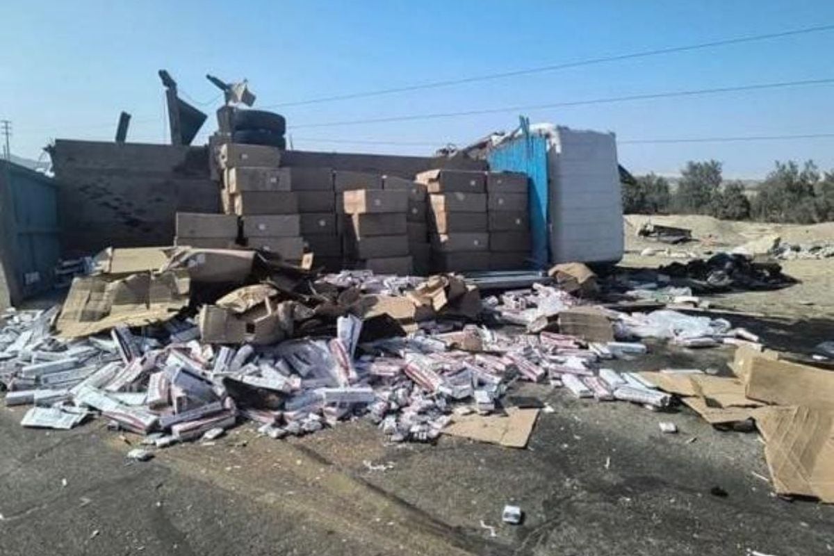 Un camión repleto de cigarrillos de contrabando causa accidente en la Panamericana Sur, a la altura de Ica.