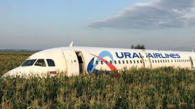 Cómo la sangre fría hizo que un piloto evitara la tragedia de un avión en Rusia