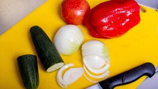 Este es el método con el que eliminarás manchas difíciles de las tablas de picar