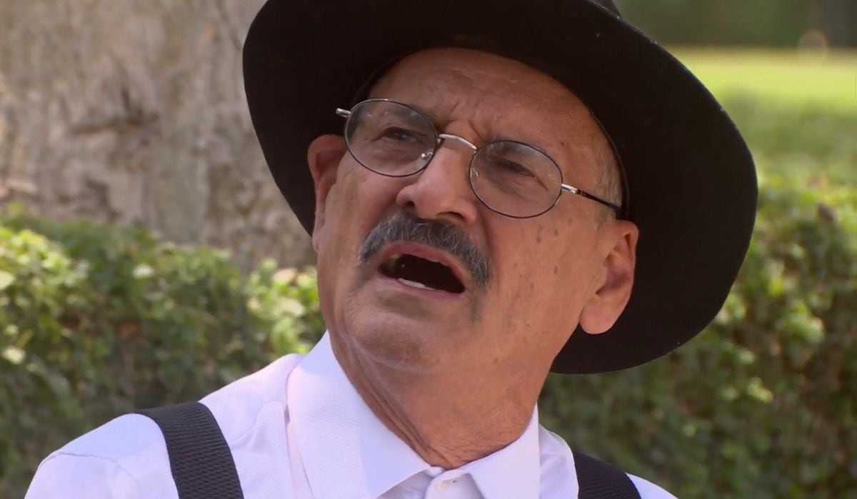 La vez que Gilberto fue encontrado en el parque hablando solo en "Al fondo hay sitio" (Foto: América TV)