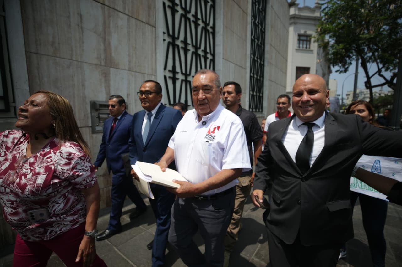 Mario Vizcarra presentó de manera presencial la apelación a la resolución del JEE de Lima Centro 1 que lo dejaría fuera de carrera electoral. (Fotos: Cesar Bueno @photo.gec)