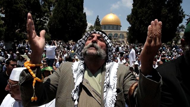 Rezo masivo en Jerusalén por el Ramadán [VIDEO]