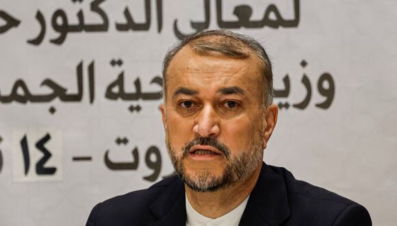 El Ministro de Relaciones Exteriores iraní, Hossein Amir-Abdollahian, ofrece una conferencia de prensa en la Embajada de Irán en Beirut, la capital libanesa, el 14 de octubre de 2023. (Foto de Khaled DESOUKI / AFP)