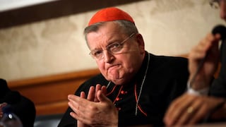 Quién es Raymond Burke, el cardenal ultraconservador que será desalojado de su residencia por el papa Francisco