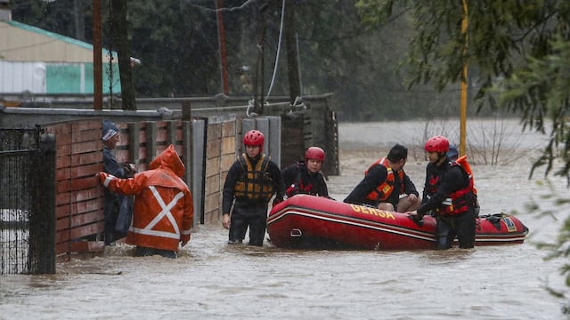 Chile: miles de damnificados y caos por intensas lluvias en Santiago y el centro de país