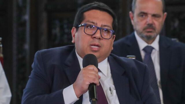 Ministro Contreras sostiene que aumento del sueldo mínimo está condicionado al crecimiento económico