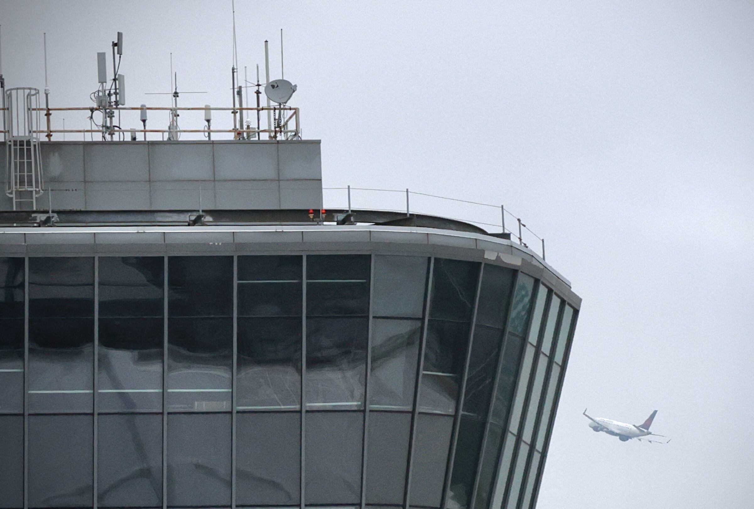 Newark encabeza la lista de aeropuertos con más demoras durante el cierre del gobierno federal (Foto: AFP)