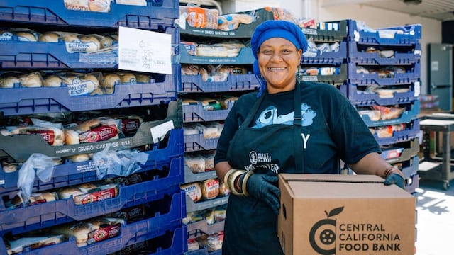 Alimentos gratis en California del 14 al 16 de agosto: lugares y programas que entregarán comida