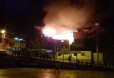 Incendio arrasó con tres viviendas en Ventanilla y deja a 19 personas sin hogar