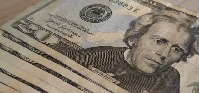 Fue a recoger su premio de US$4 de un sorteo de Powerball pero le dijeron que en realidad ganó US$50,000