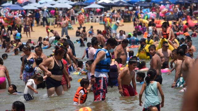 México: miles de turistas llegan a Acapulco “a sacudirse el estrés” por el coronavirus 
