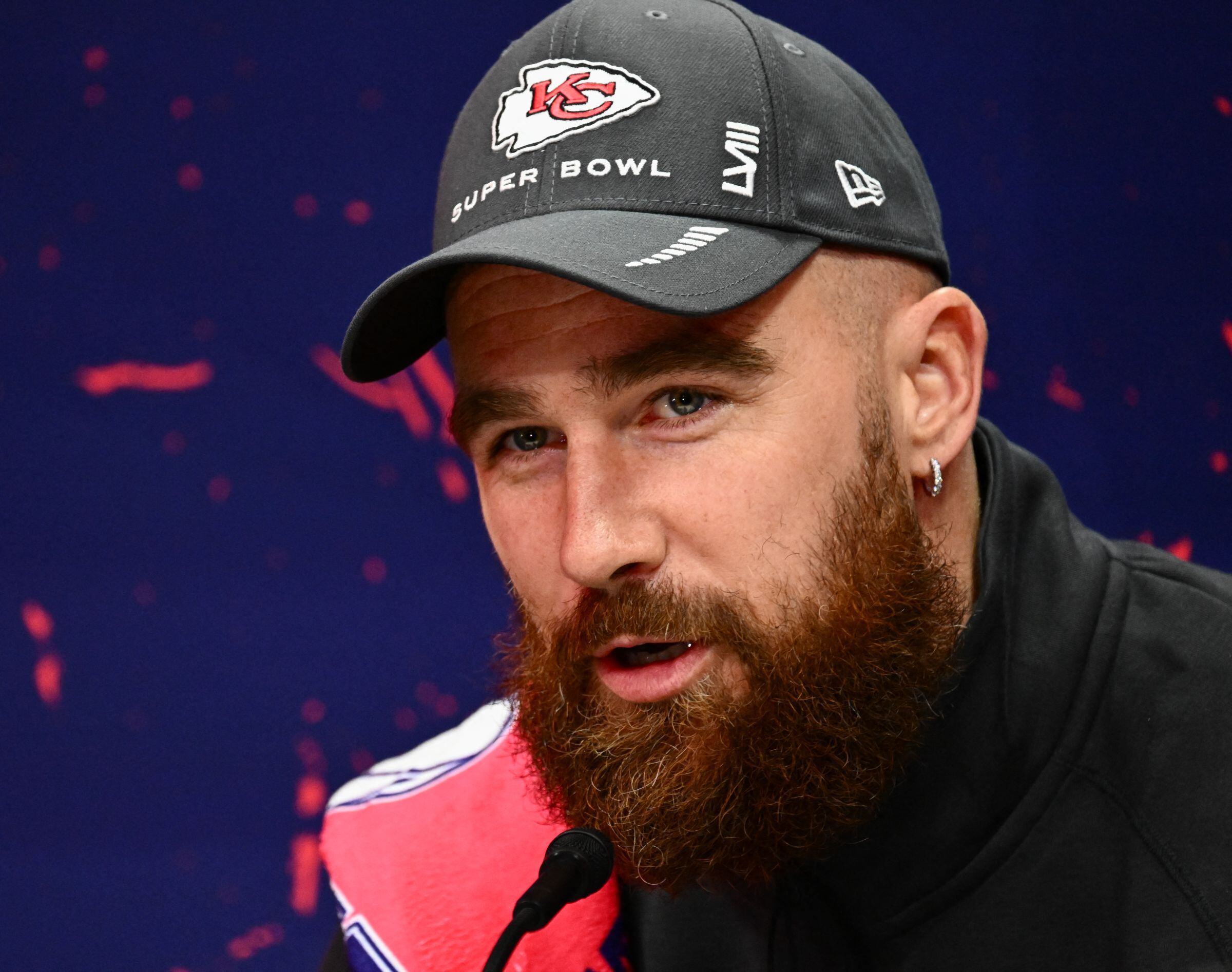 Travis Kelce es un jugador profesional estadounidense de fútbol americano. Juega en la posición de ‘tight end’ y actualmente milita en los Kansas City Chiefs de la National Football League. (Foto: Patrick T. Fallon / AFP)