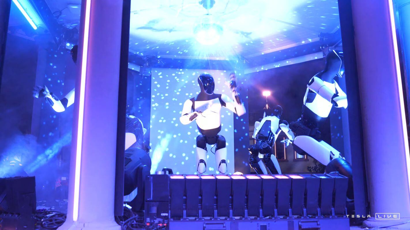 Según indicó Elon Musk, los robots humanoides Optimus están diseñados para realizar tareas domésticas y hacer compañía a humanos. Estimó que costarán entre US$20 mil y US$30 mil.