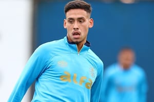 “Está tranquilo y espera estar listo en enero”: Erick Noriega y cómo va su recuperación lesión que le impidió cerrar un año redondo en Gremio