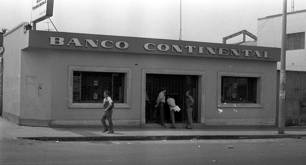 Imagen referencial de una agencia del Banco Continental tomada el 16 de enero de 1981. (Foto: GEC Archivo Histórico)