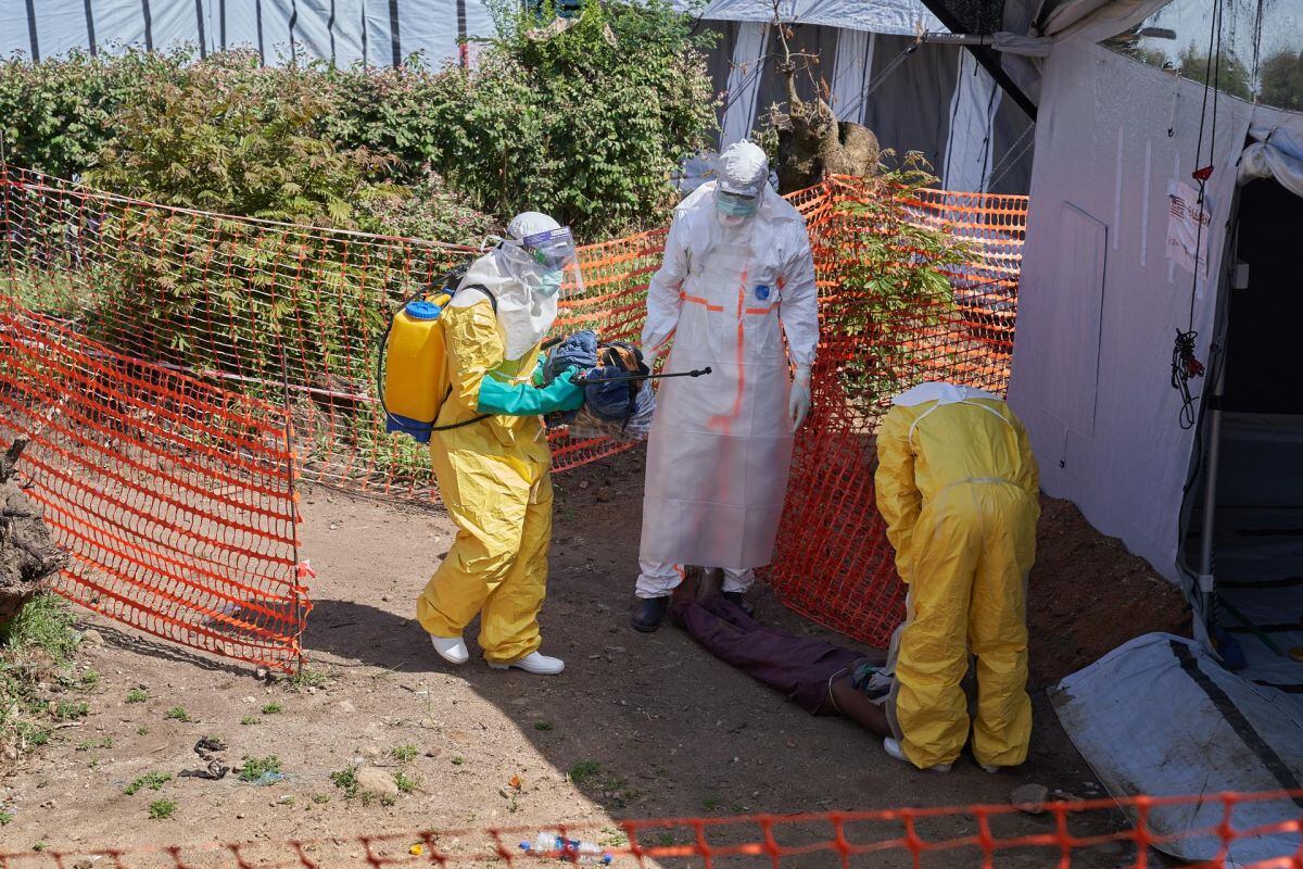 OMS afirma que el brote de ébola sigue expandiéndose en número de casos y geográficamente