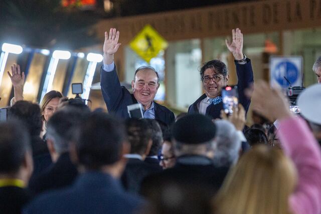 El alcalde de Lima, Rafael López Aliaga y su par, del municipio de Miraflores, Carlos Canales, inauguraron el puente | (Foto: Fernando Sangama / @photo.gec)