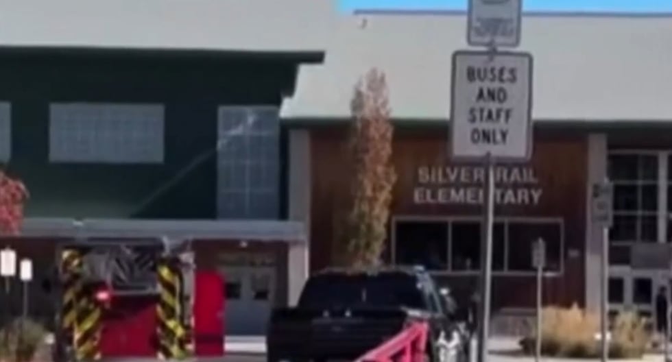 Al menos dos heridos, incluido un menor, en un tiroteo en una escuela de Oregón