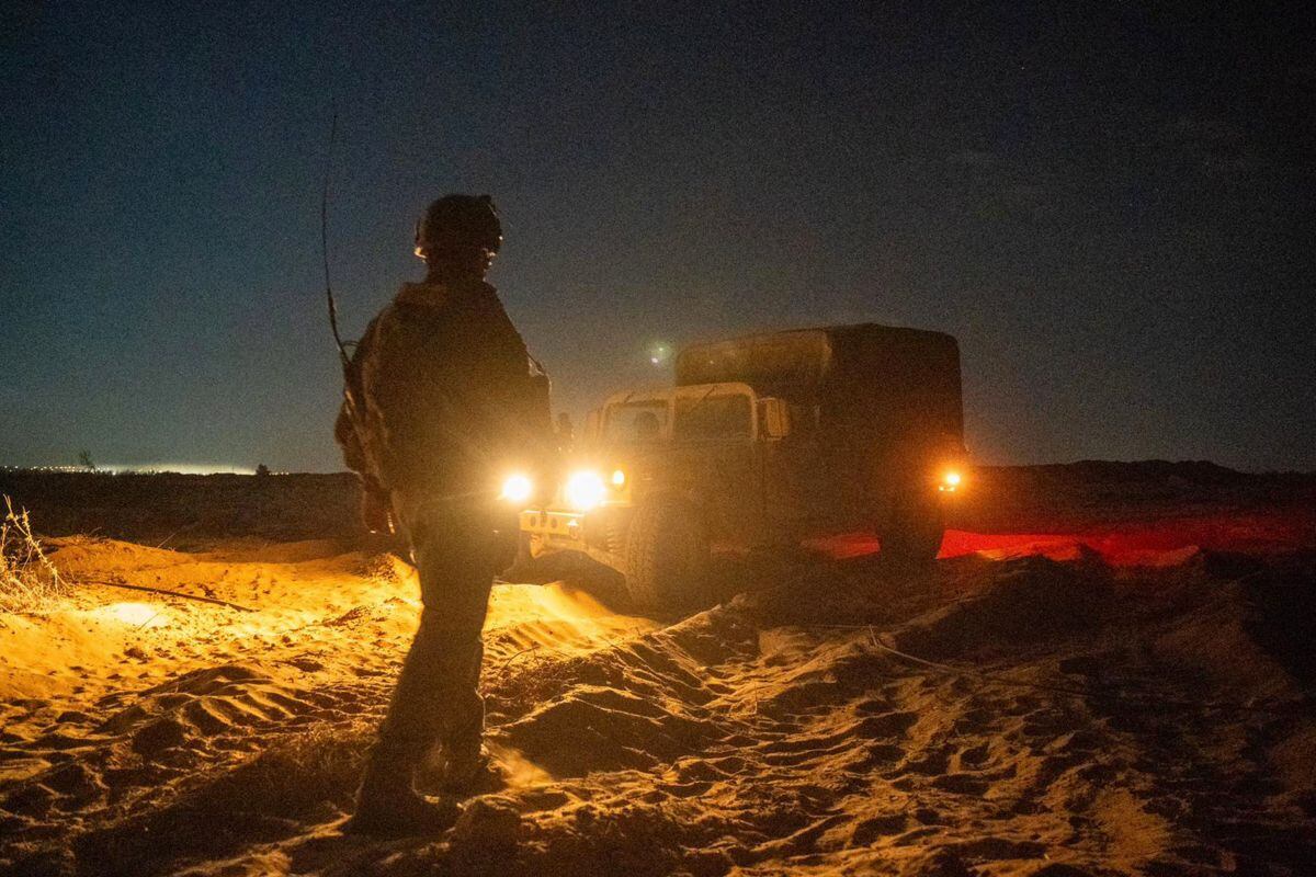 Esta fotografía publicada por el ejército israelí el 23 de agosto de 2024 supuestamente muestra a las fuerzas israelíes durante una operación para desmantelar un túnel en Rafah, en el sur de la Franja de Gaza. Foto: Ejército de Israel / AFP